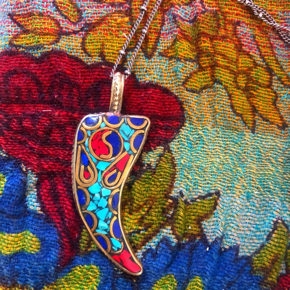 Lucky horn pendant with chain